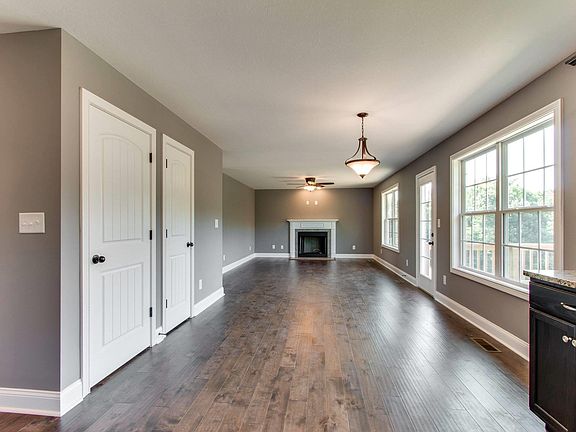 5th image of 135 Robin Dr
