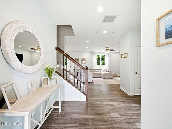 3rd image of 11922 Trottingham Cir