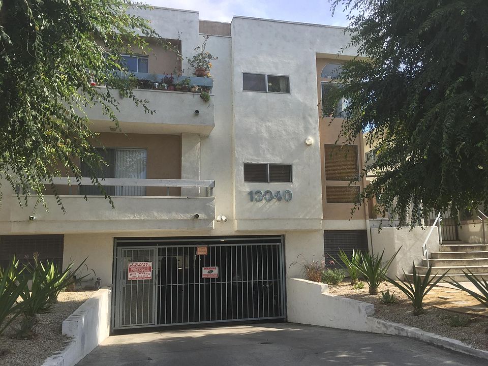 1st image of 13040 Moorpark St