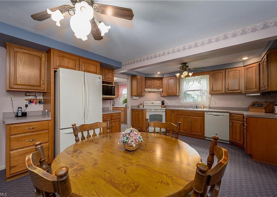 1st image of 970 White Oak Cir