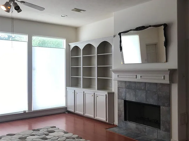 2429 Chantilly Ln — Photo 14