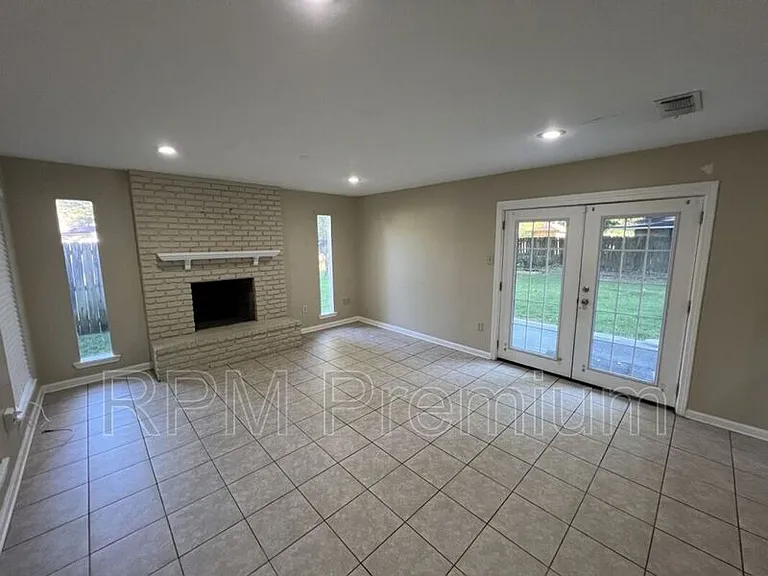 3280 Crestaire Dr — Photo 10