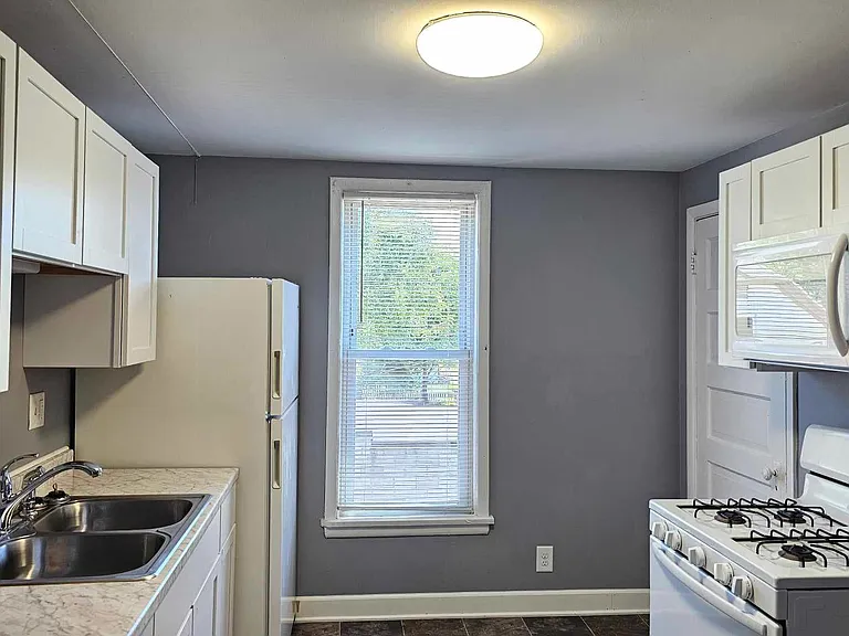 2408 Franklin St #2 — Photo 2
