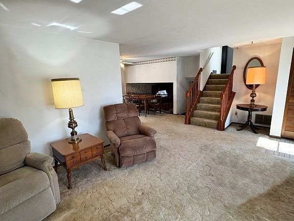 4th image of 33562 Bainbridge Rd