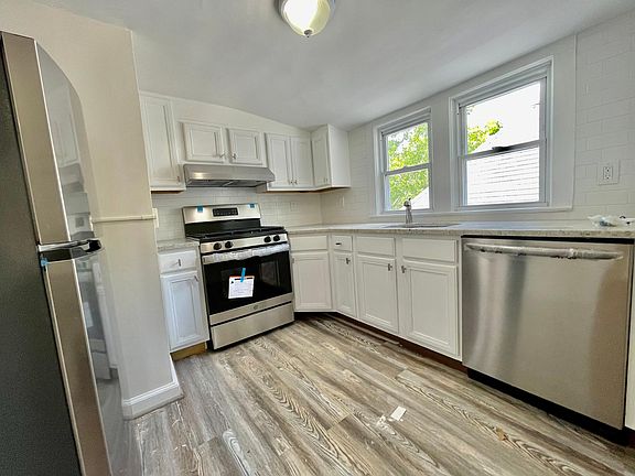 2nd image of 105 Washington Ave APT 3