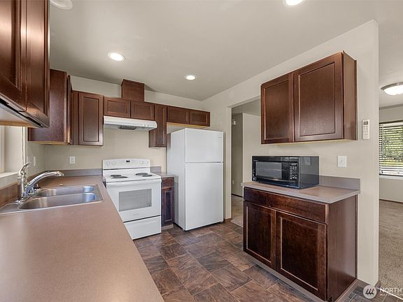 4th image of 7515 100th Street NE
