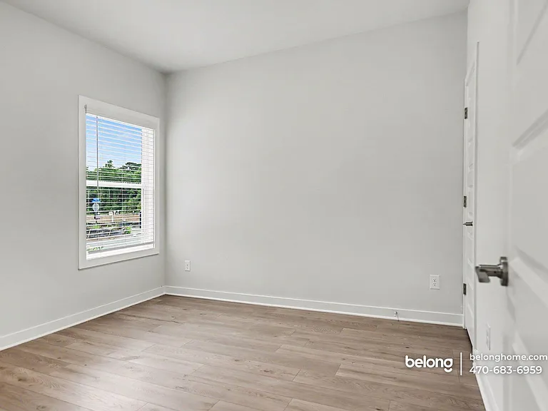 300 Dempsey Dr — Photo 3