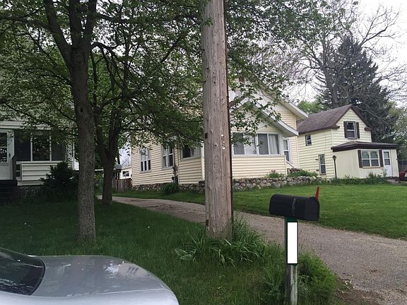 3rd image of 917 Jones St NW