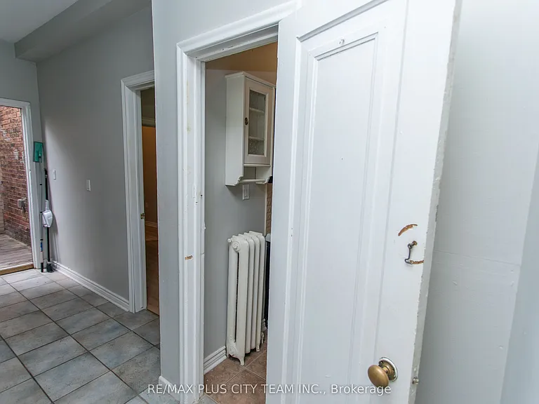 682 Bathurst St #2 — Photo 13