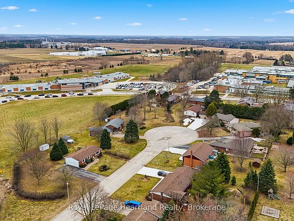3rd image of 284 Manor Rd
