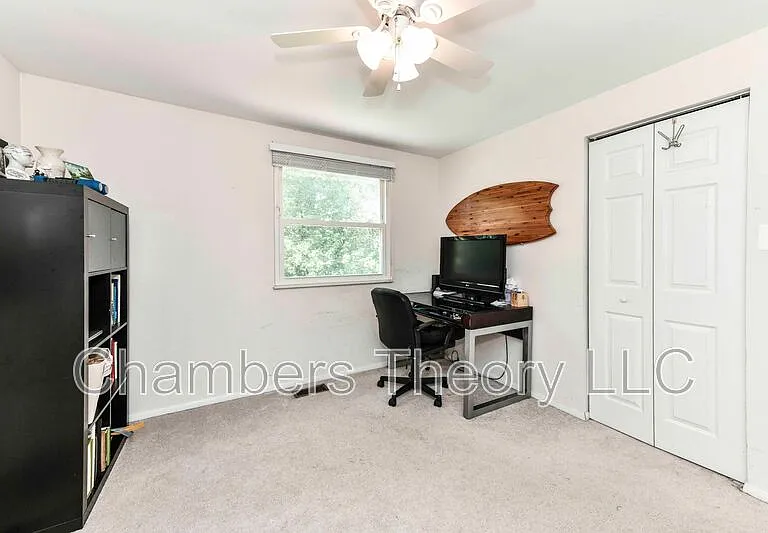 123 S Dickenson Ave — Photo 22