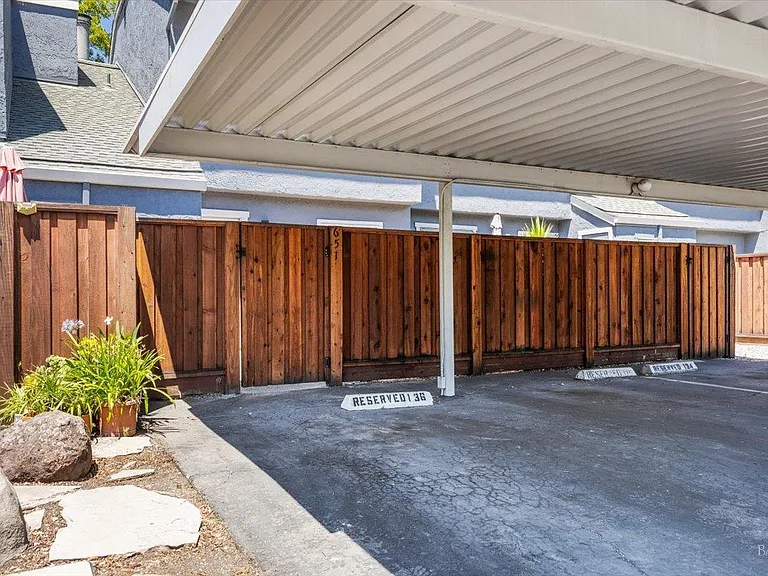 601 Racquet Club Cir — Photo 36