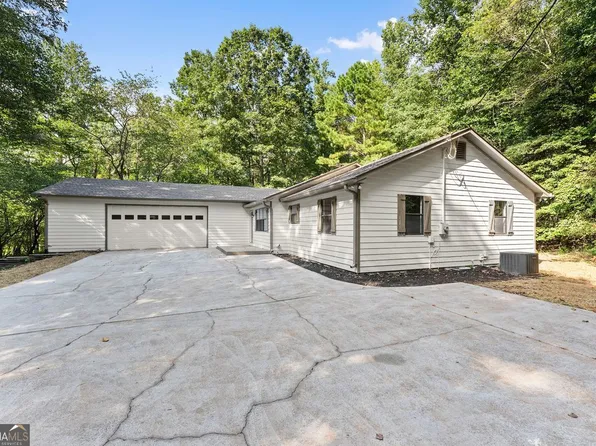 302 Beaver Creek Dr, Commerce, GA 30530