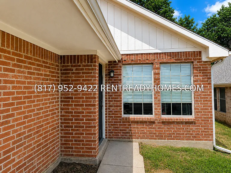 3128 S Cherry Ln — Photo 2