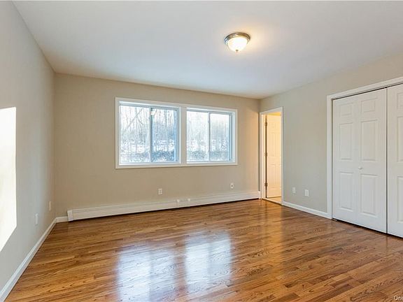 3rd image of 107 Shaker Ct N