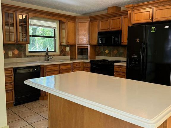 2nd image of 2905 Hembree Rd NE