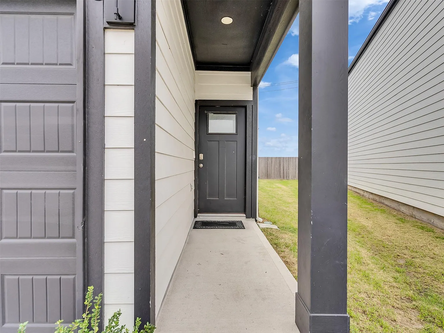 4 bed, 2.5 bath, 2166 sqft, $2,600 — Photo 4
