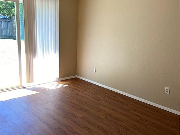 3rd image of 601 Rollingway Dr APT A