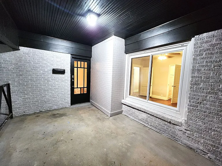 2114 N Elm St — Photo 8