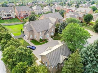 1918 Royal Credit Blvd, Mississauga, ON L5M4Y1