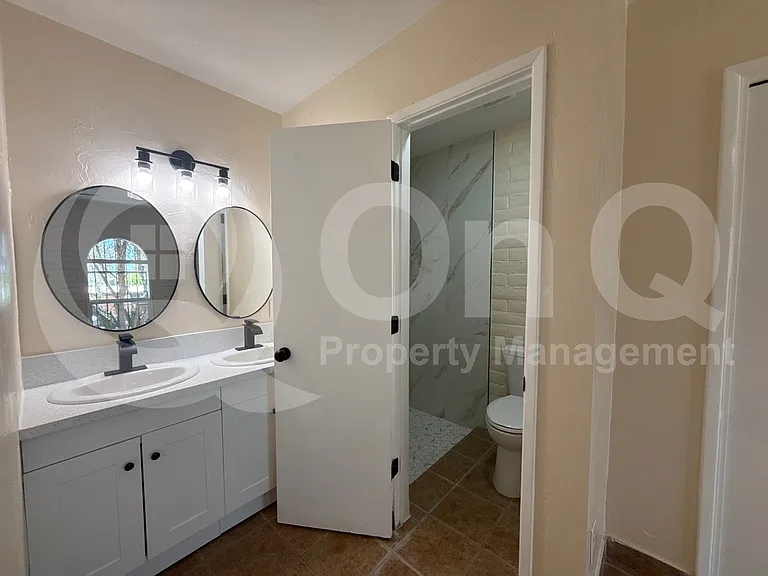 1846 W Caravelle Rd — Photo 18