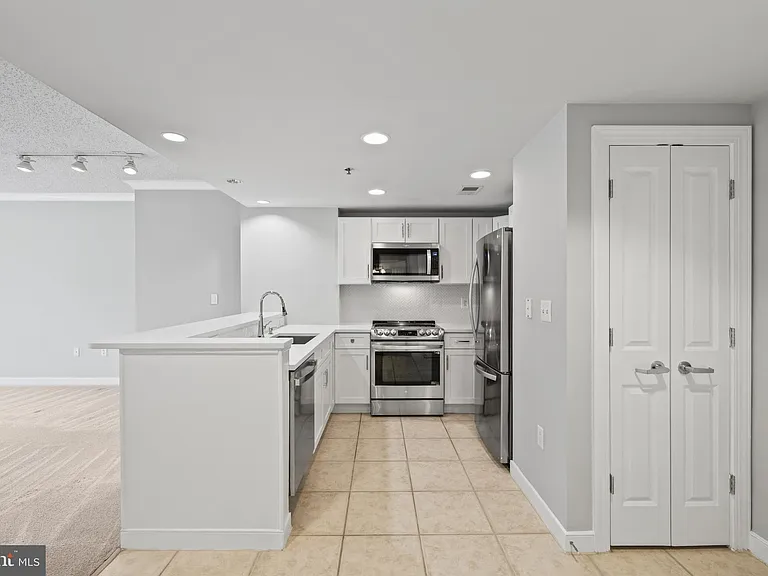 777 7th St NW #1021 — Photo 4