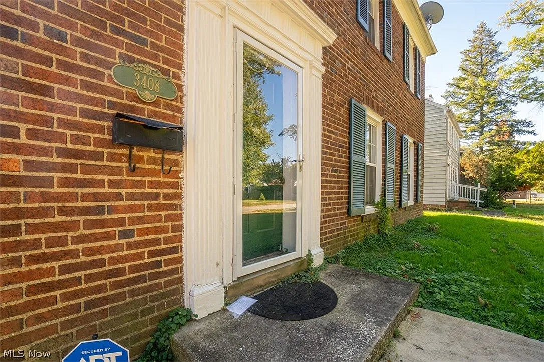 3 bed, 1.5 bath, 1560 sqft, $1,950 — Photo 2