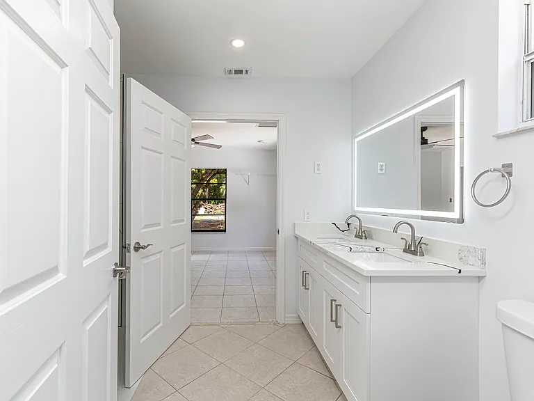 1750 Washburn Ave — Photo 2