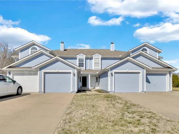 5724 NW Plantation Ln, Lees Summit, MO 64064