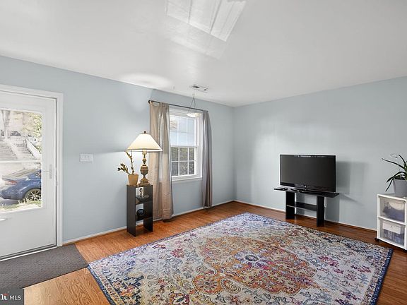 4th image of 143 Shetland Cir #7