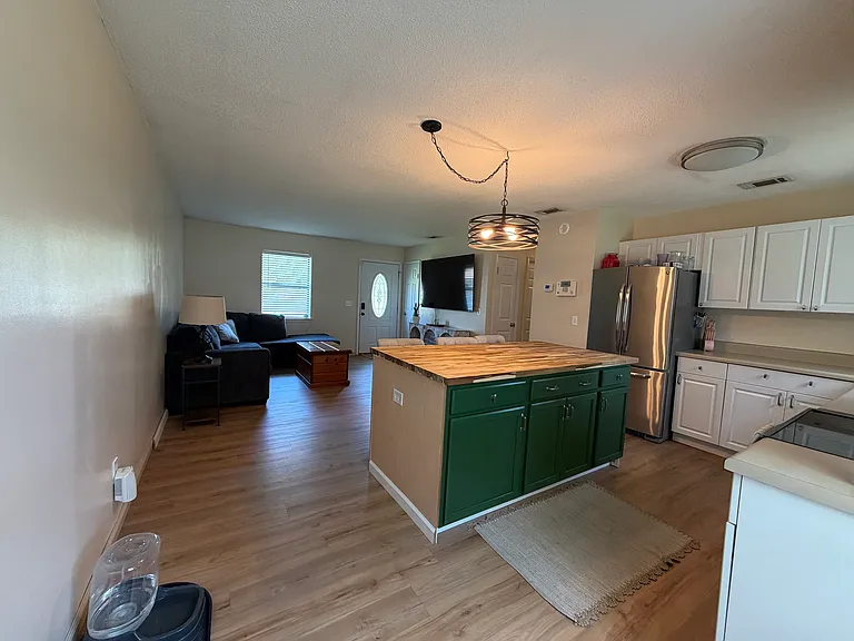 921 Greenbriar Rd — Photo 5