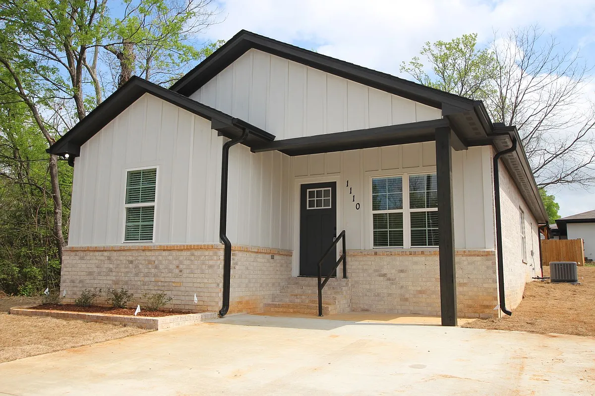 Building Photo - 1110 S Porter Ave