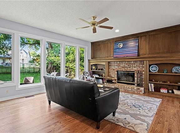 5th image of 21609 W 51st Pl