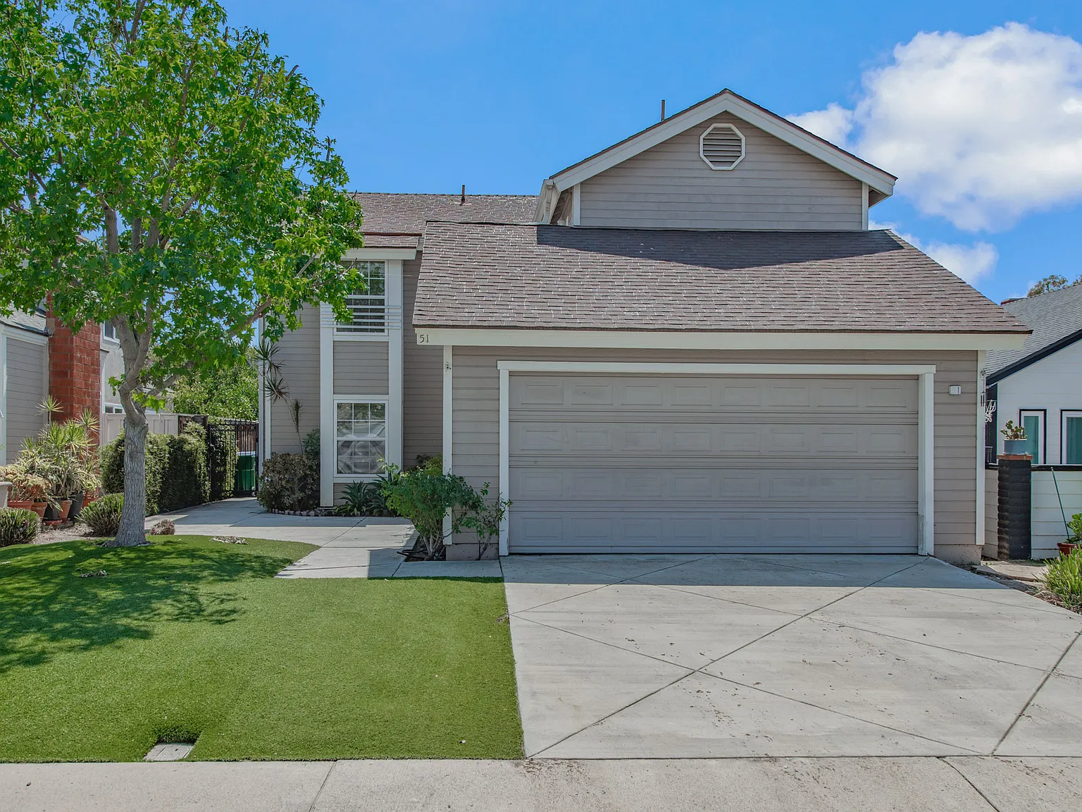 4 bed, 2.5 bath, 2300 sqft, $5,800 — Photo 1