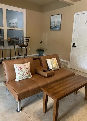 4 bed, 1.0 bath, 1400 sqft, $1,083 — Photo 4
