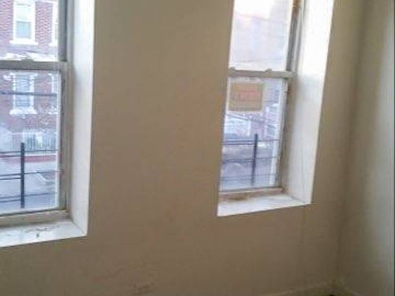 3rd image of 1134 Ward Ave