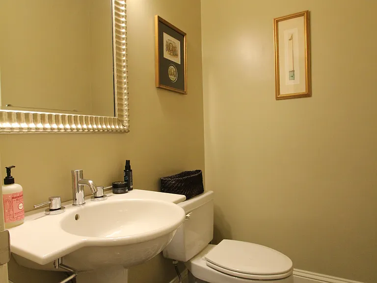 31 Florence St #31 — Photo 16