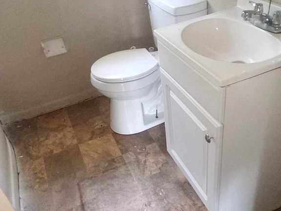 2nd image of 1048 Winn St #1
