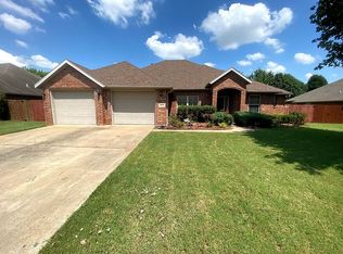 2208 SW Juniper Ave, Bentonville, AR 72713