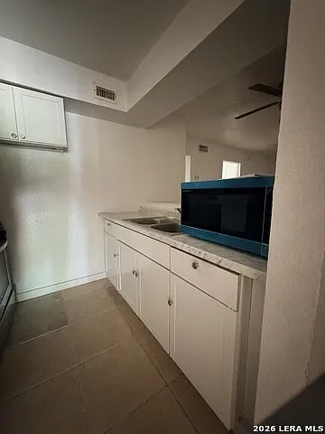 2 bed, 1.0 bath, 2856 sqft, $1,000 — Photo 2