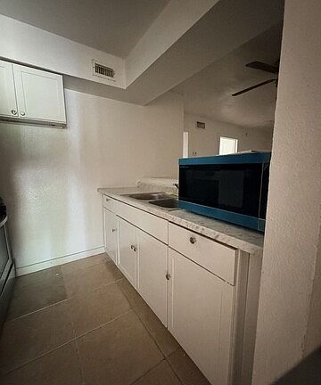 2nd image of 153 E Baylor St Unit 3