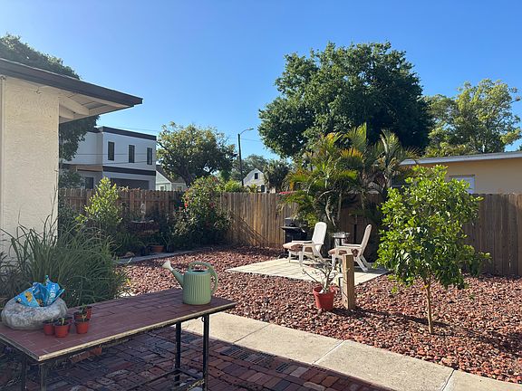4th image of 1407 Sunset Dr #G
