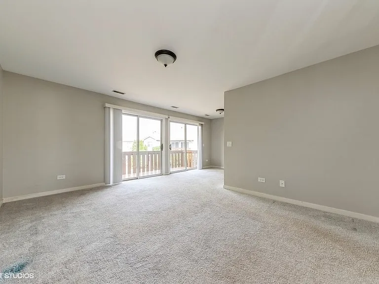 302 Newport Ln #B2 — Photo 2