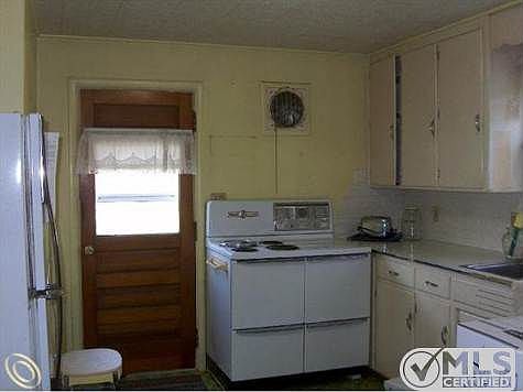 farnsworth kitchen (2).JPG
