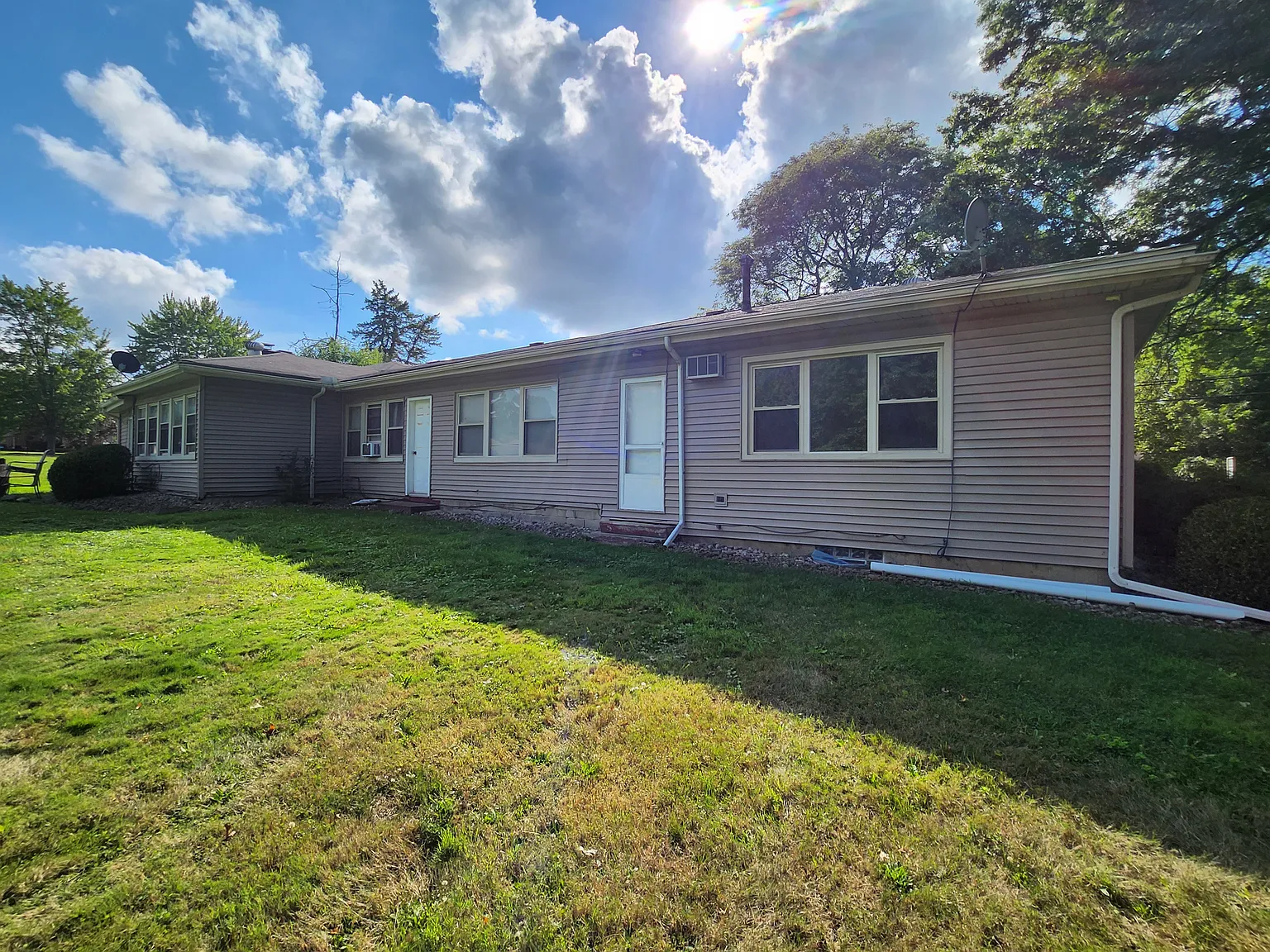 3 bed, 1977 sqft, $1,500 — Photo 4