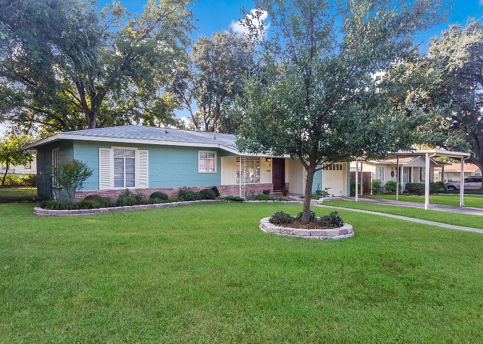1st image of 522 Williamsburg Pl