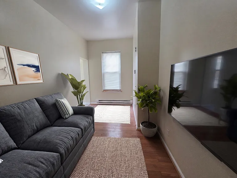 1323 W Butler St #1 — Photo 1