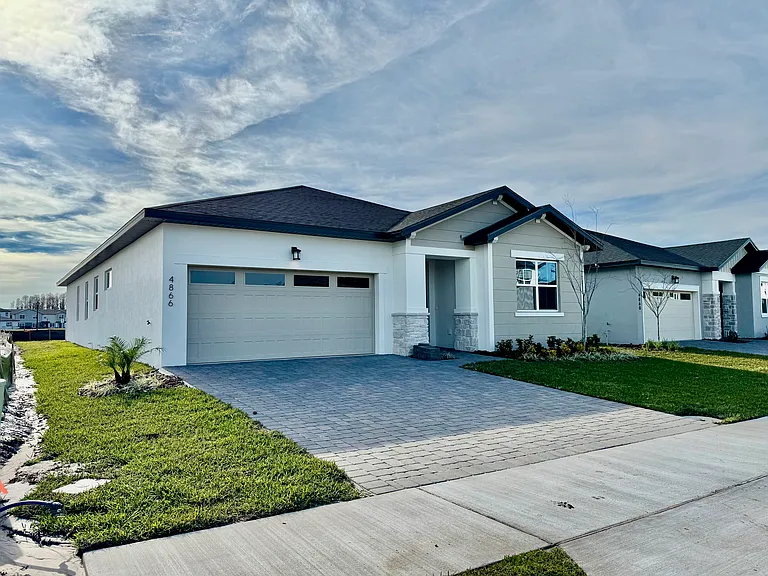 4866 Shady Pines Dr — Photo 2