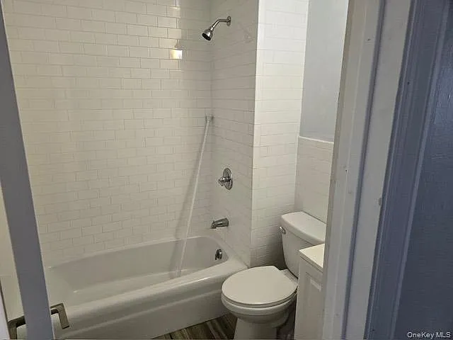 40 Bayville Ave #C — Photo 10