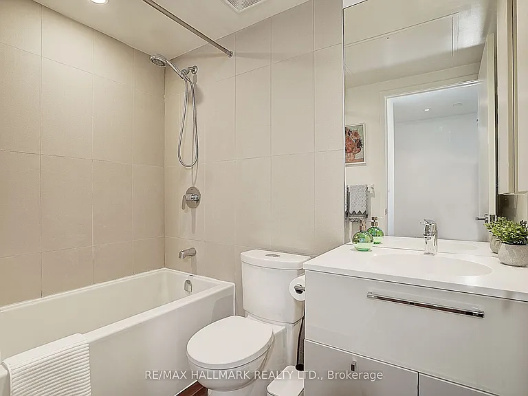 15 Grenville St #1406 — Photo 46
